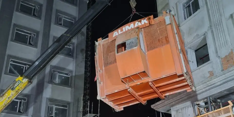 Vận hành và bảo trì vận thăng